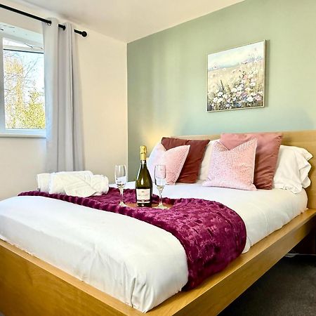 Stylish 3-Bedroom House With Garden & Free Parking'S, Prime Location With Private Garden Кидлингтон Экстерьер фото