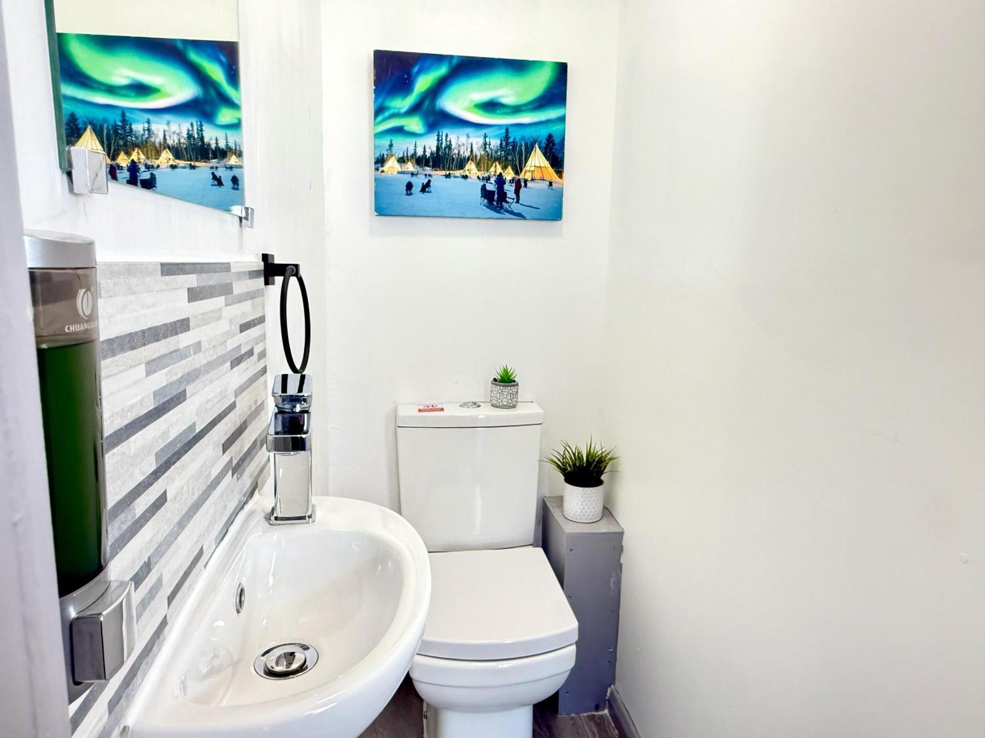 Stylish 3-Bedroom House With Garden & Free Parking'S, Prime Location With Private Garden Кидлингтон Экстерьер фото