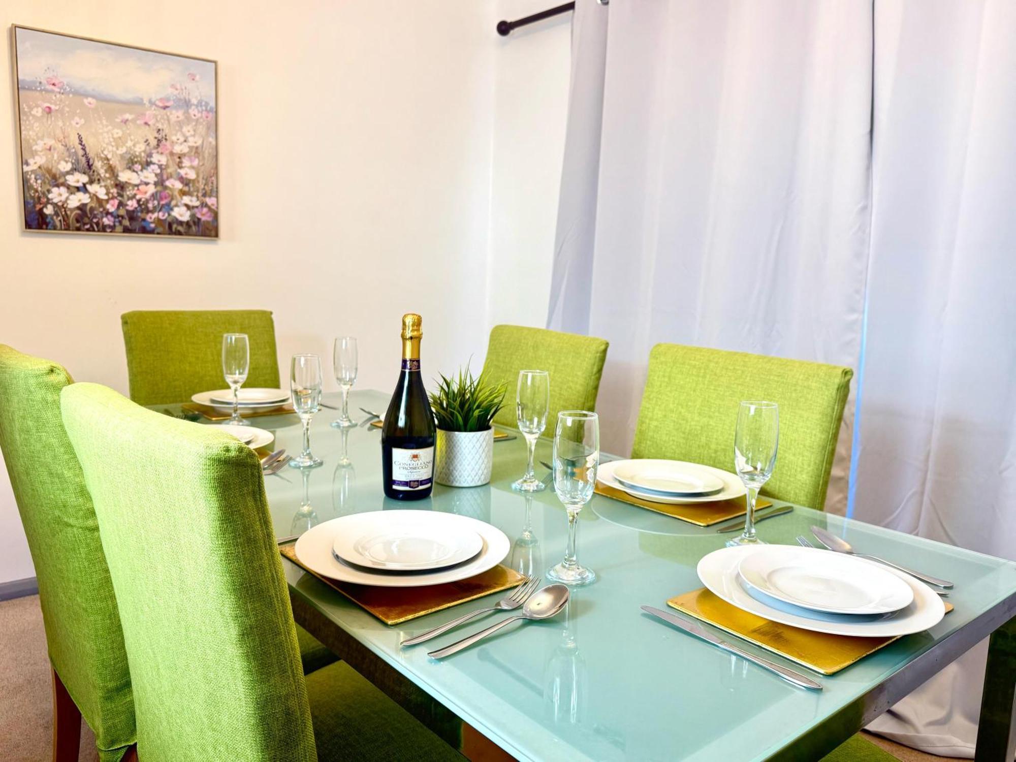 Stylish 3-Bedroom House With Garden & Free Parking'S, Prime Location With Private Garden Кидлингтон Экстерьер фото